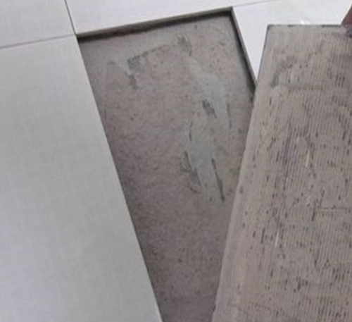 贺兰瓷砖空鼓维修公司分享瓷砖铺贴时如果打浆（即涂抹在瓷砖背面和基层上的砂浆或瓷砖胶）过少，会带来以下问题